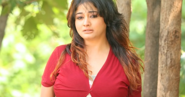 Kiran rathod posing in full chudithar dress