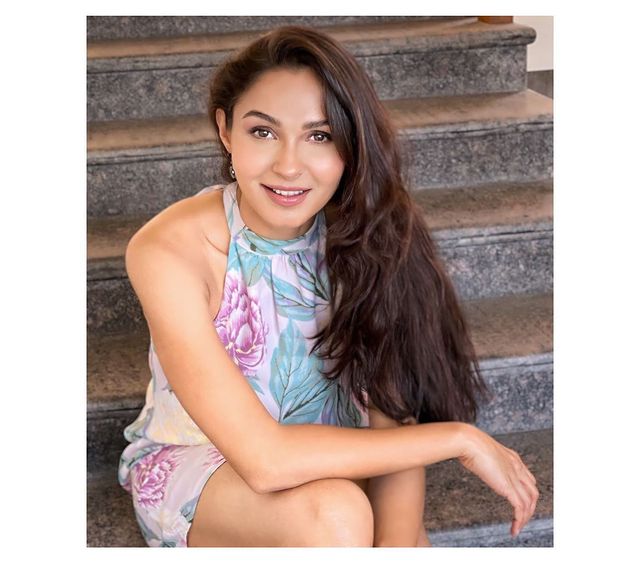 Andrea jermiah latest hot photos in single dress