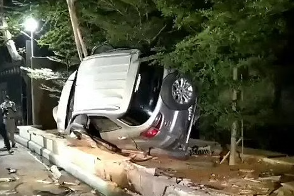 Telungu actress gayathri spot dead in an car accident