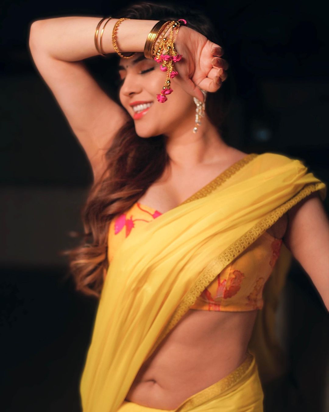 Sherin shringar latest navel show photos in saree