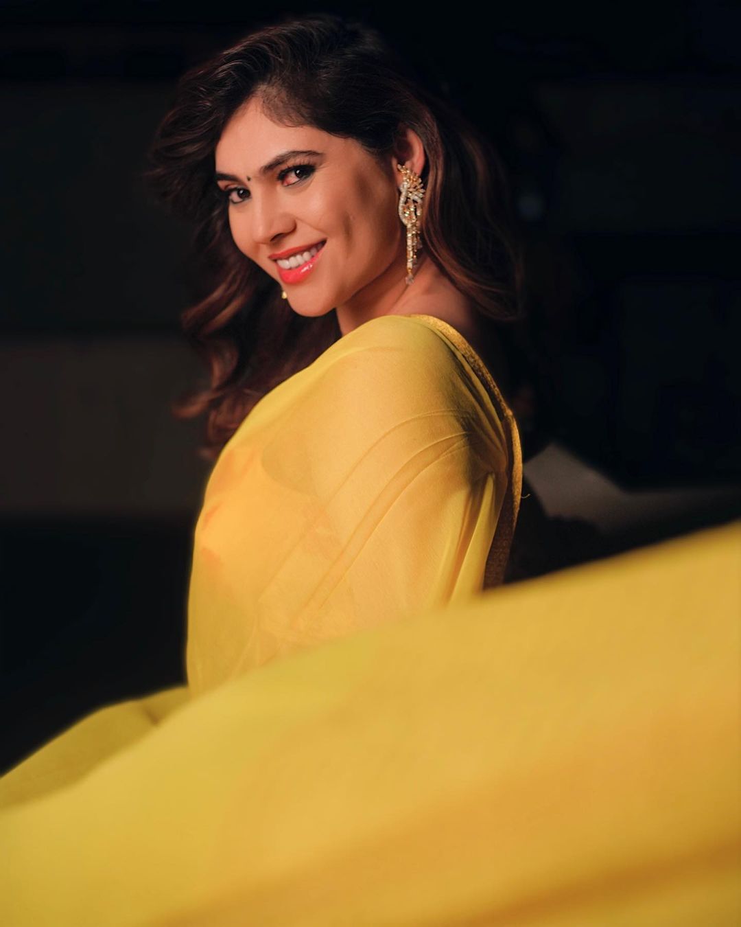 Sherin shringar latest navel show photos in saree