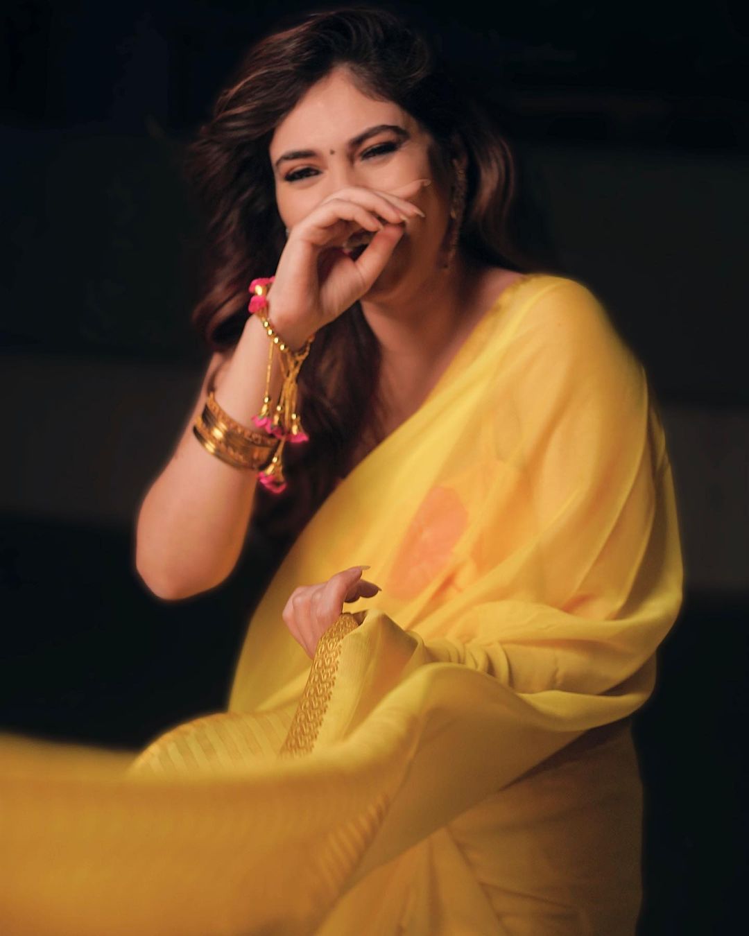 Sherin shringar latest navel show photos in saree