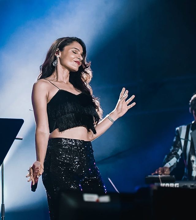 Andrea jermiah reels video posing for photoshoot