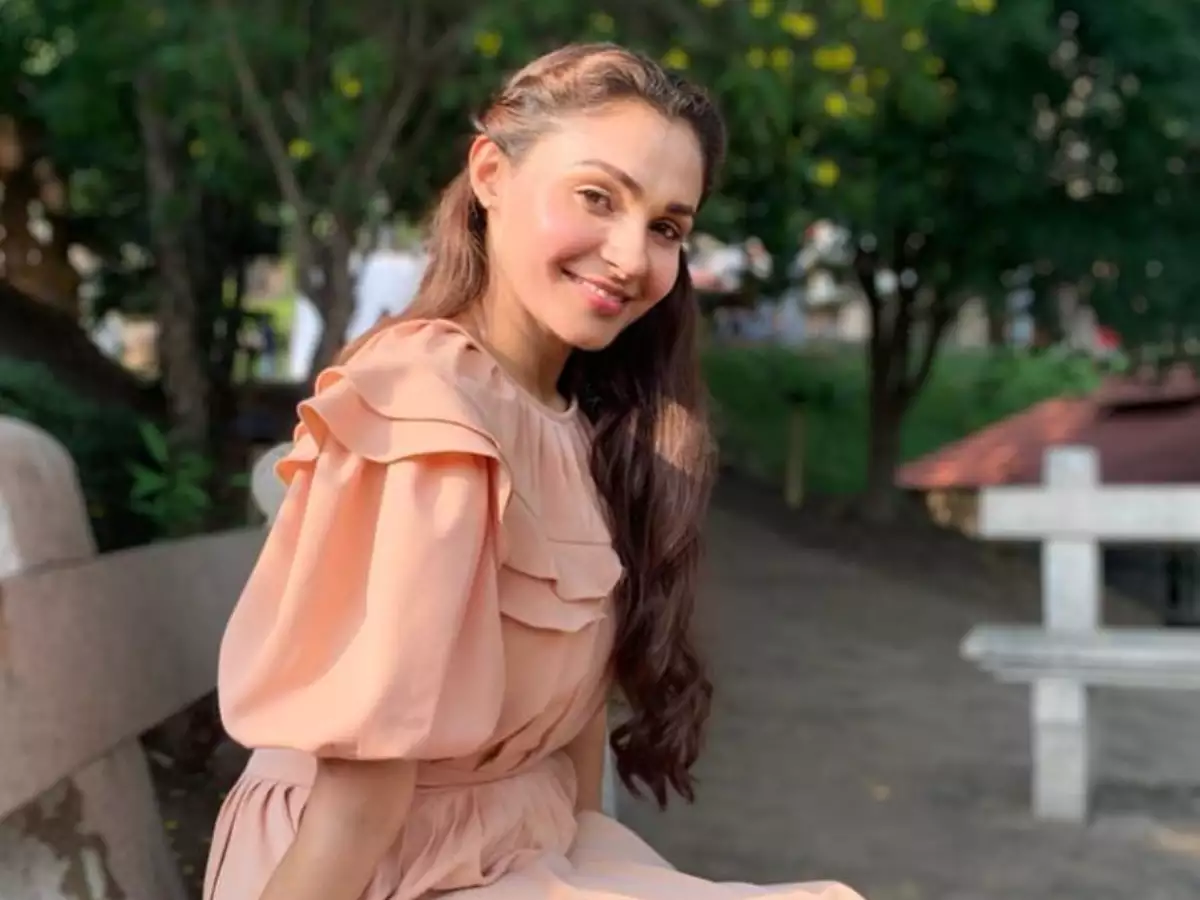 Andrea jermiah dubs in telugu for the first time