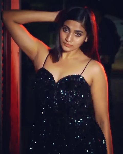 Losliya hot gym photos viral trending