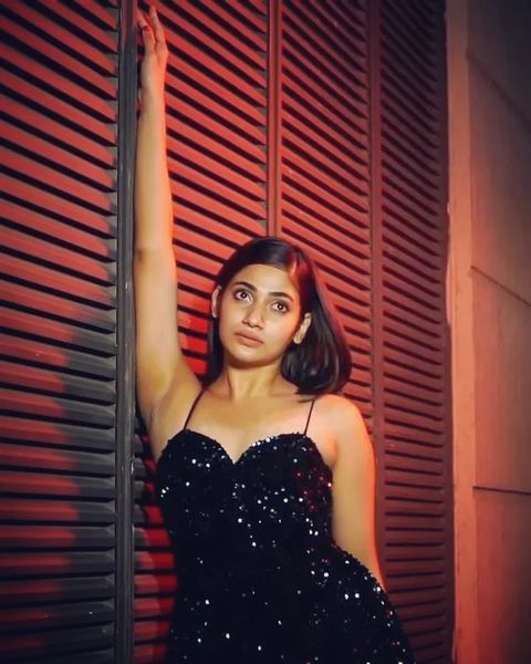 Losliya hot gym photos viral trending