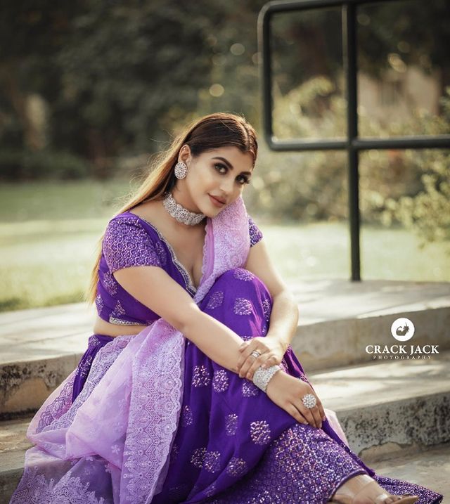 Yashika anandh hot lehenga bend down pose trending