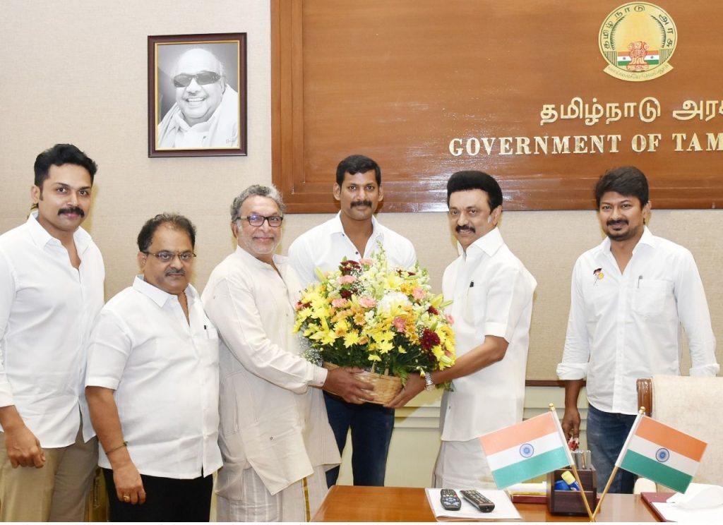 Complaint will be accepted against political threatens for cinemas said by karthi