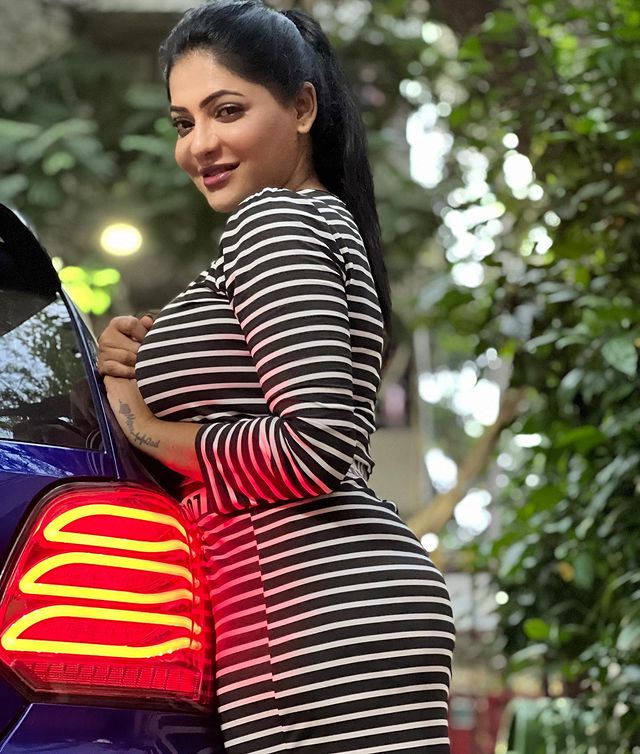 Reshma pasupuleti hot black and white modern dress photos