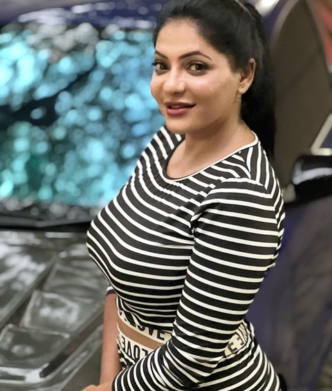 Reshma pasupuleti hot black and white modern dress photos