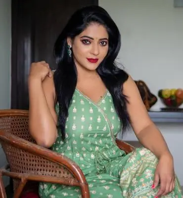 Reshma pasupuleti hot black and white modern dress photos