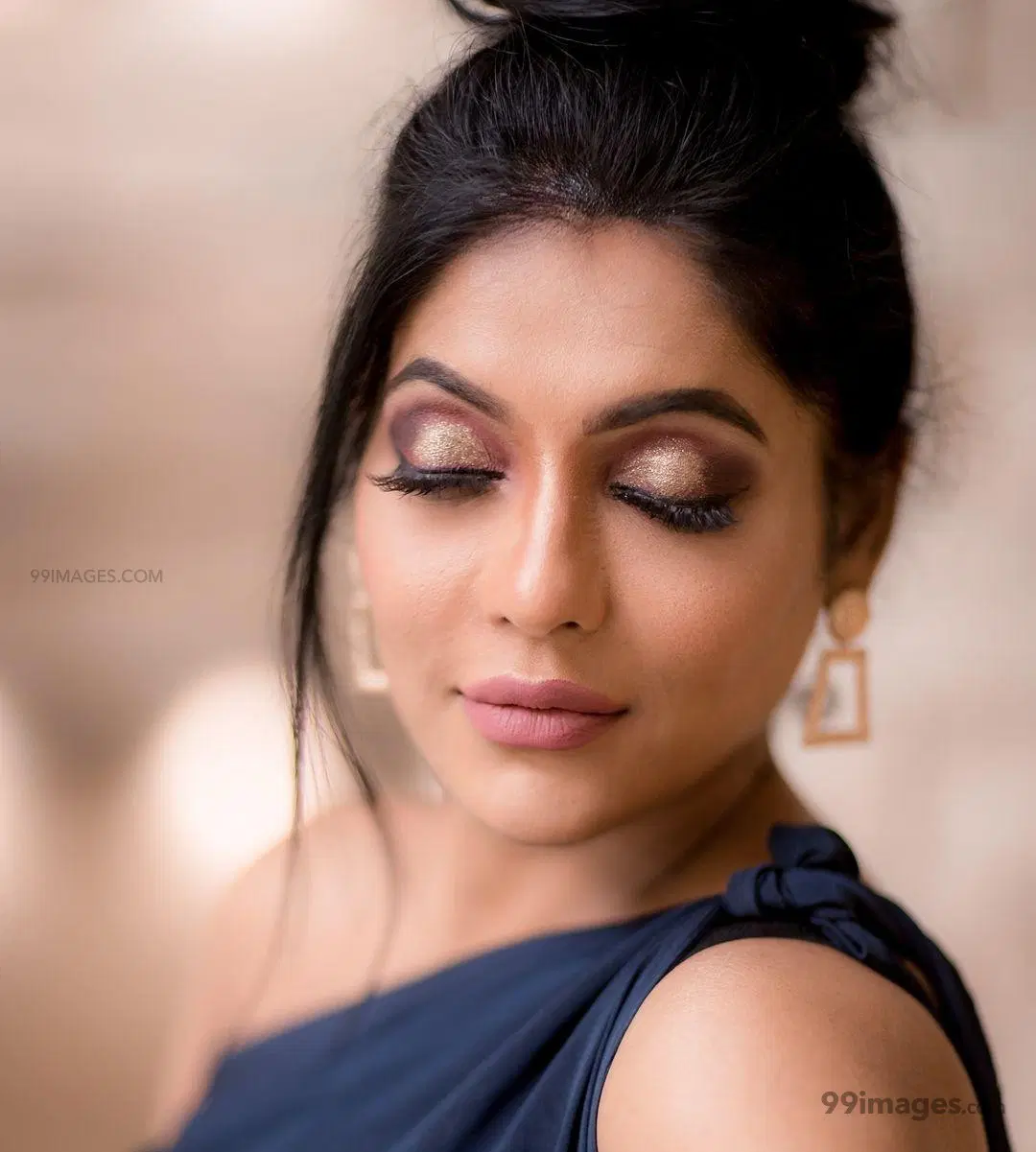 Reshma pasupuleti hot black and white modern dress photos