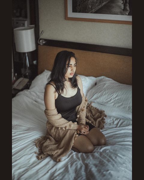 Srushti dange hot single piece dress bedroom photoshoot