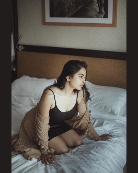 Srushti dange hot single piece dress bedroom photoshoot
