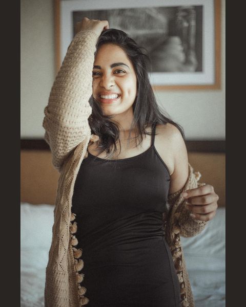 Srushti dange hot single piece dress bedroom photoshoot