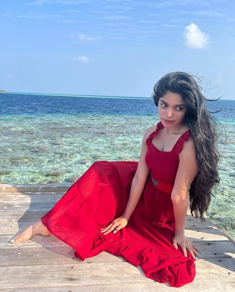 Divyabharathi hot video in bikini dress getting likes and comments