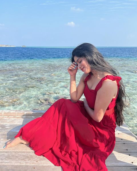 Divyabharathi hot video in bikini dress getting likes and comments