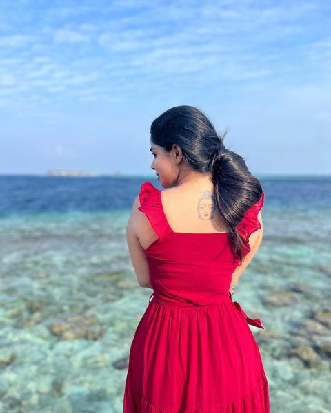 Divyabharathi hot video in bikini dress getting likes and comments