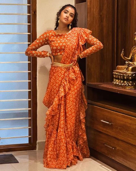 Anupama parameswaran hot latest photos showing structure