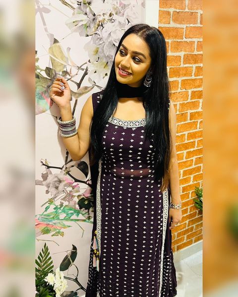 Gayathri yuvaraj hot latest purple dress photoshoot