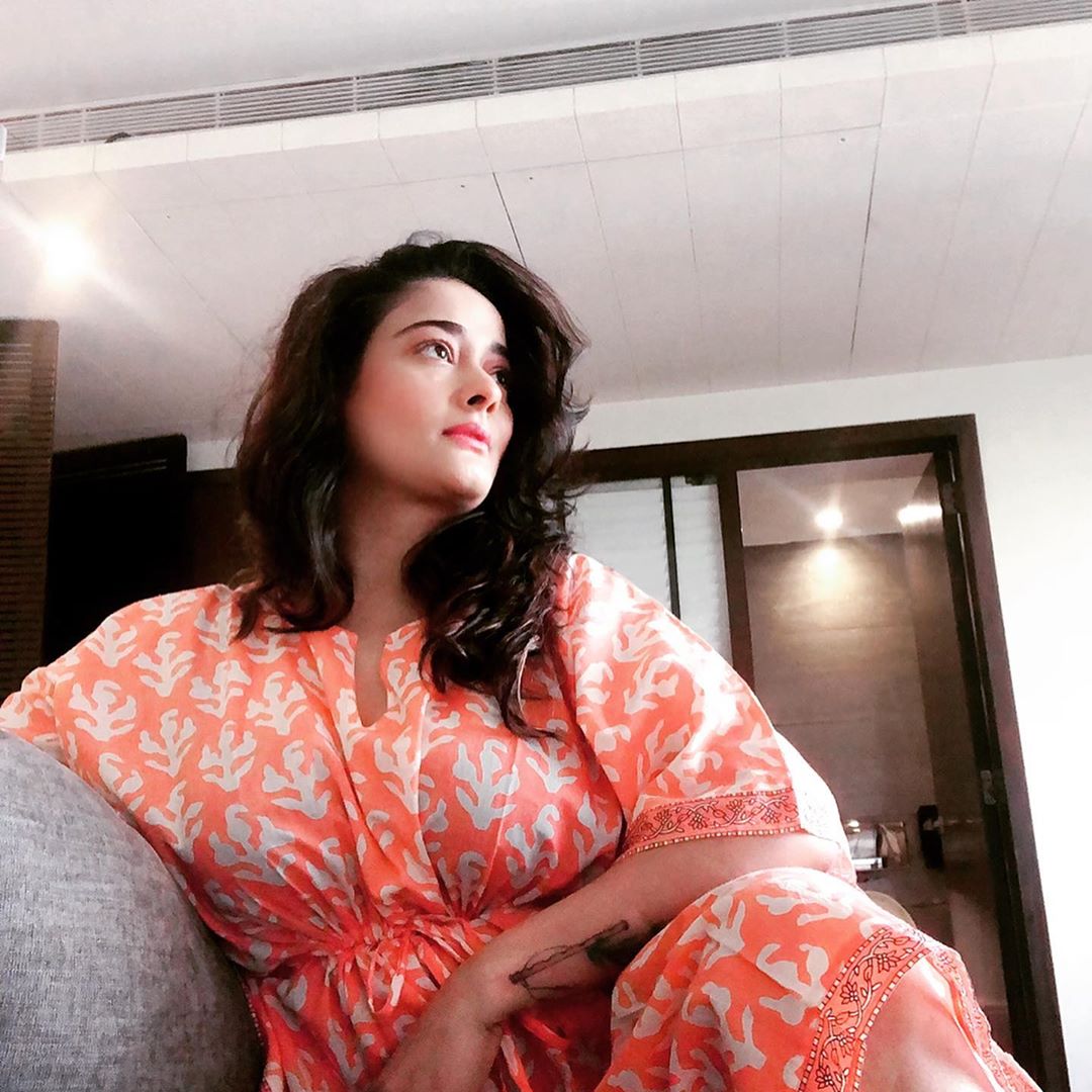 Kiran rathod hot posing in jean and top getting viral