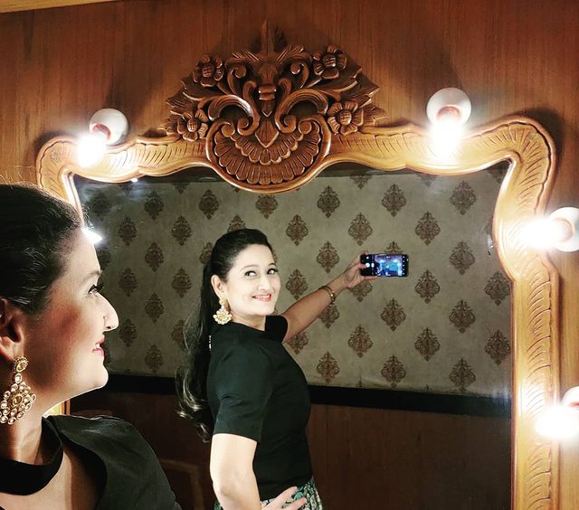 Laila hot latest modern photo getting likes and comments