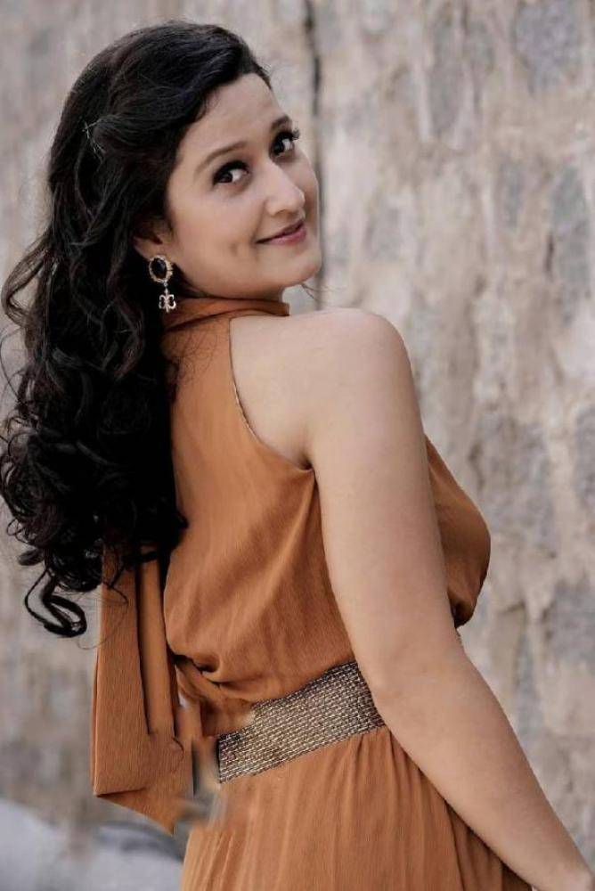 Laila hot latest modern photo getting likes and comments