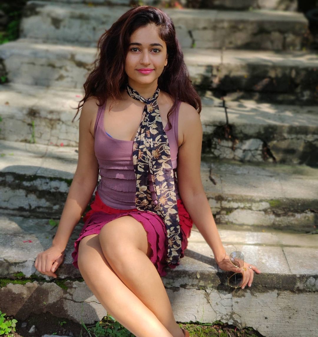 Poonam bajwa hot posing in tight fit dress