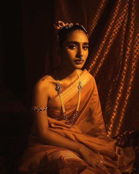 Priya varrier hot latest photos without blouse getting viral