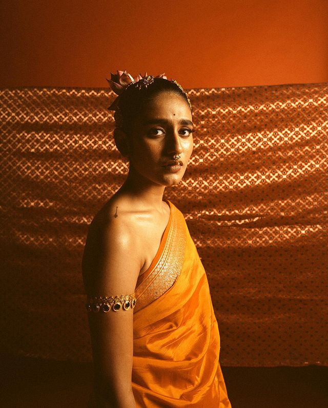 Priya varrier hot latest photos without blouse getting viral