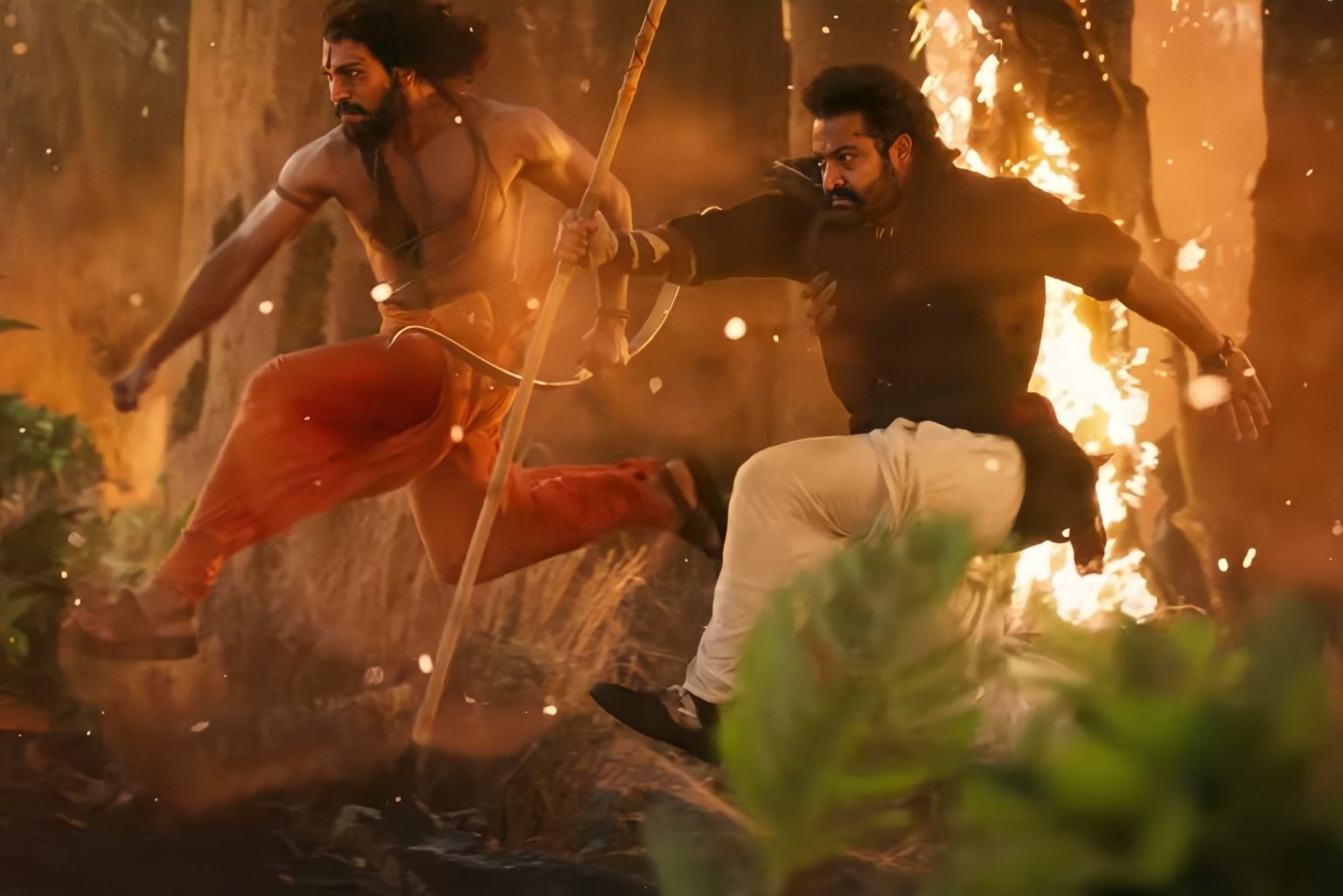 Bollywood star kamaalrkhan negative review about rrr film