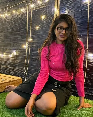 Vj parvathy hot video in tight fit dress getting viral