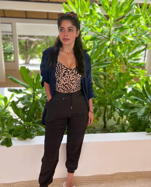 Divyabharathi hot modern photos on her vacation