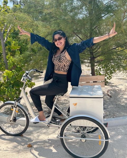 Divyabharathi hot modern photos on her vacation