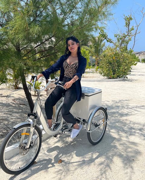 Divyabharathi hot modern photos on her vacation