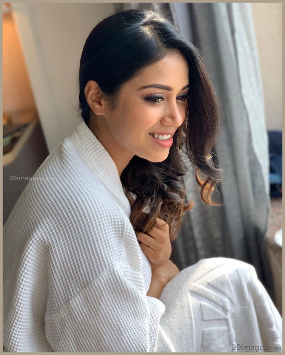 Nivetha pethuraj hot bathroom selfie photos getting viral