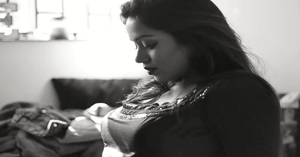 Nivetha pethuraj hot bathroom selfie photos getting viral