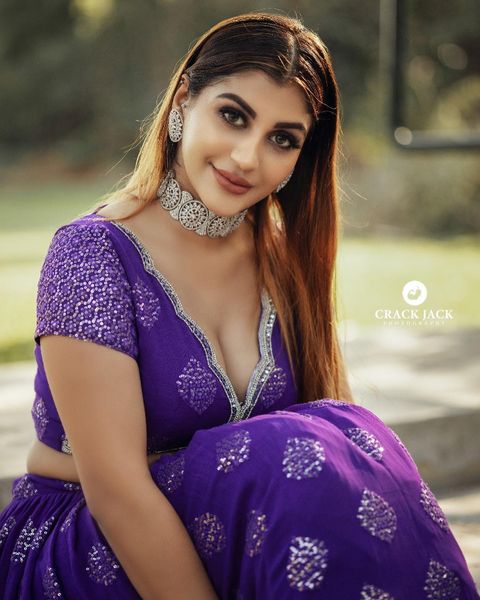 Yashika anandh hot low neck traditional dress pics getting viral