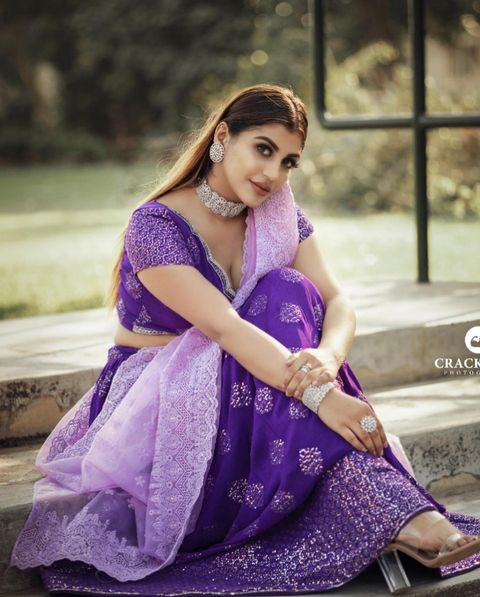 Yashika anandh hot low neck traditional dress pics getting viral