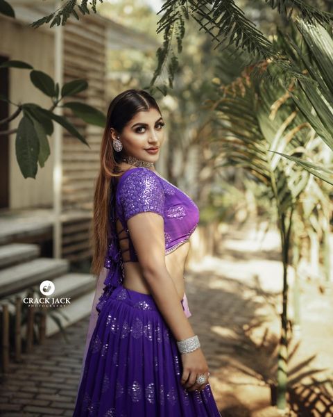 Yashika anandh hot low neck traditional dress pics getting viral