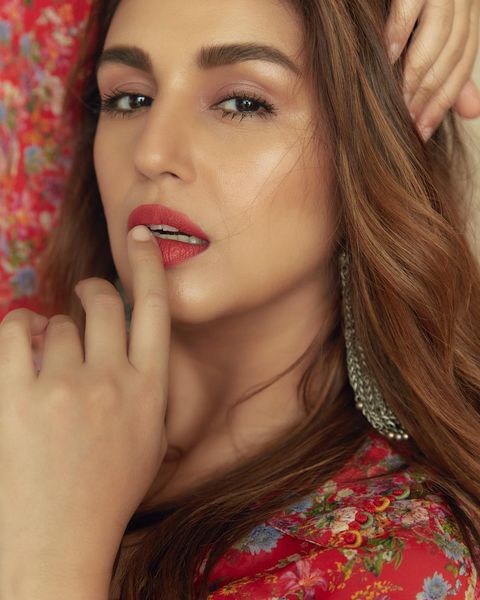 Huma qureshi hot latest open coat photos trending