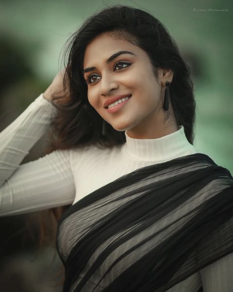 Indhuja ravichandran posing in black colour transparent saree getting viral