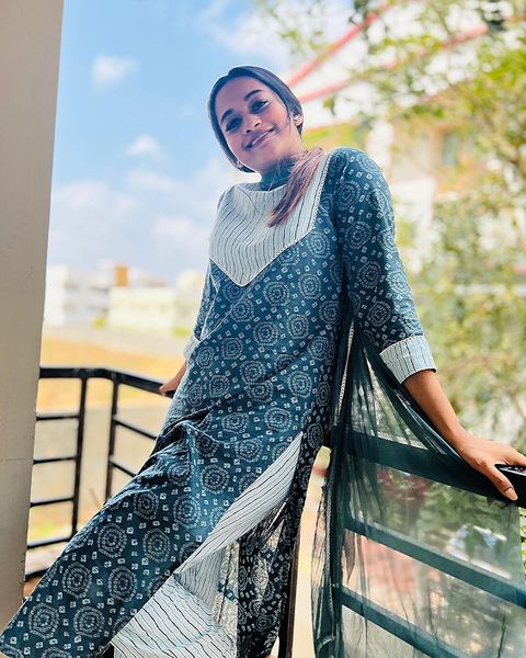 Kavya arivumani hot photos in traditional chudithar dress