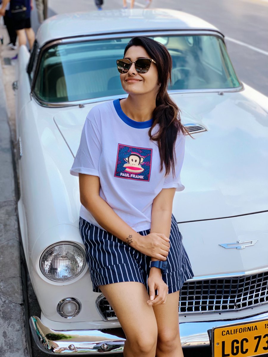 Priya bhavani shankar hot and glamour golden dress photo