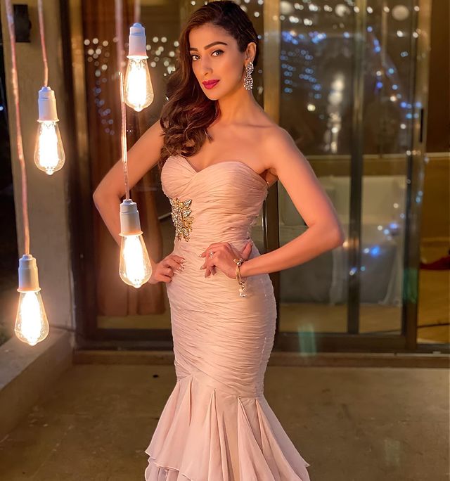 Rai lakshmi hot dress in sleeveless dress photos getting viral