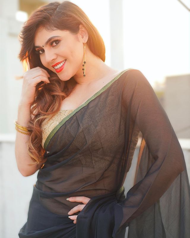 Sherin shringar hot hip show getting viral on social media