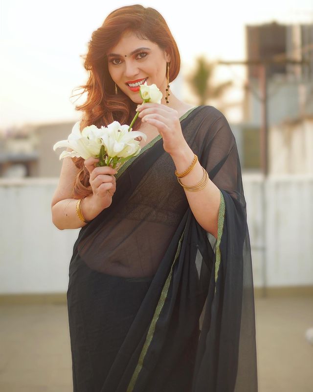 Sherin shringar hot hip show getting viral on social media