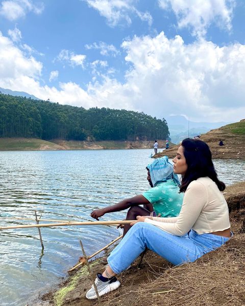 Raiza wilson hot navel show in crop tops and jeans getting hot