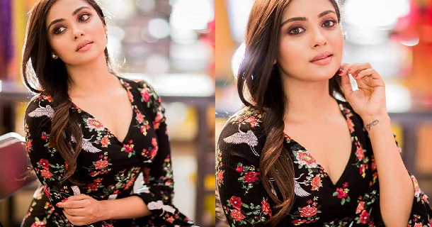 Smruthi venkat hot and cute photos kollywood cinema viral