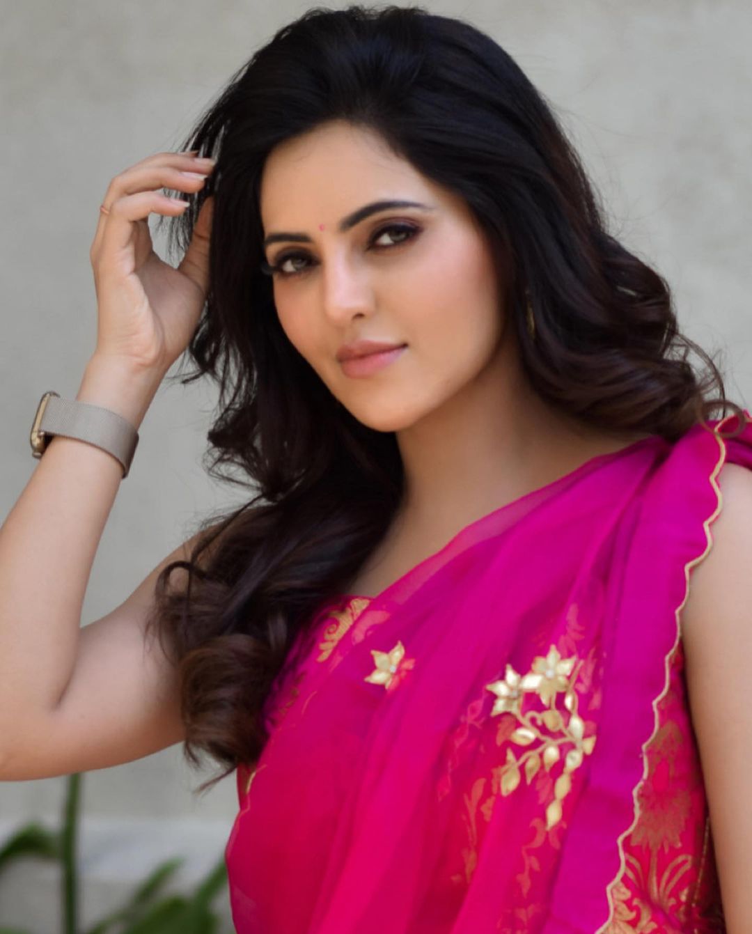 Athulya ravi hot posing in pink traditional half saree getting viral